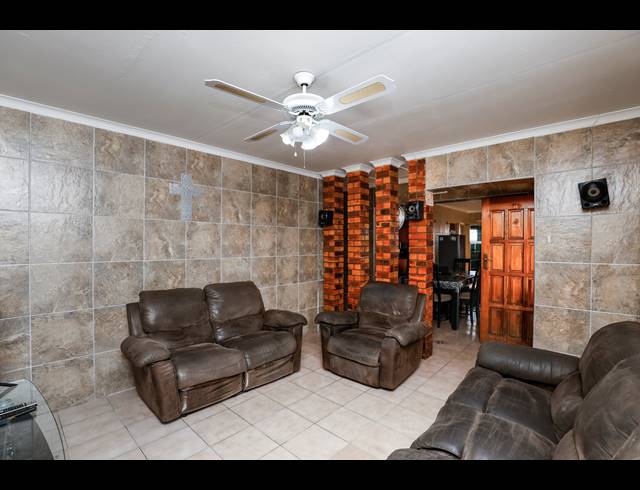 3 BEDROOM FREEHOLD FOR SALE IN NEWLANDS WEST